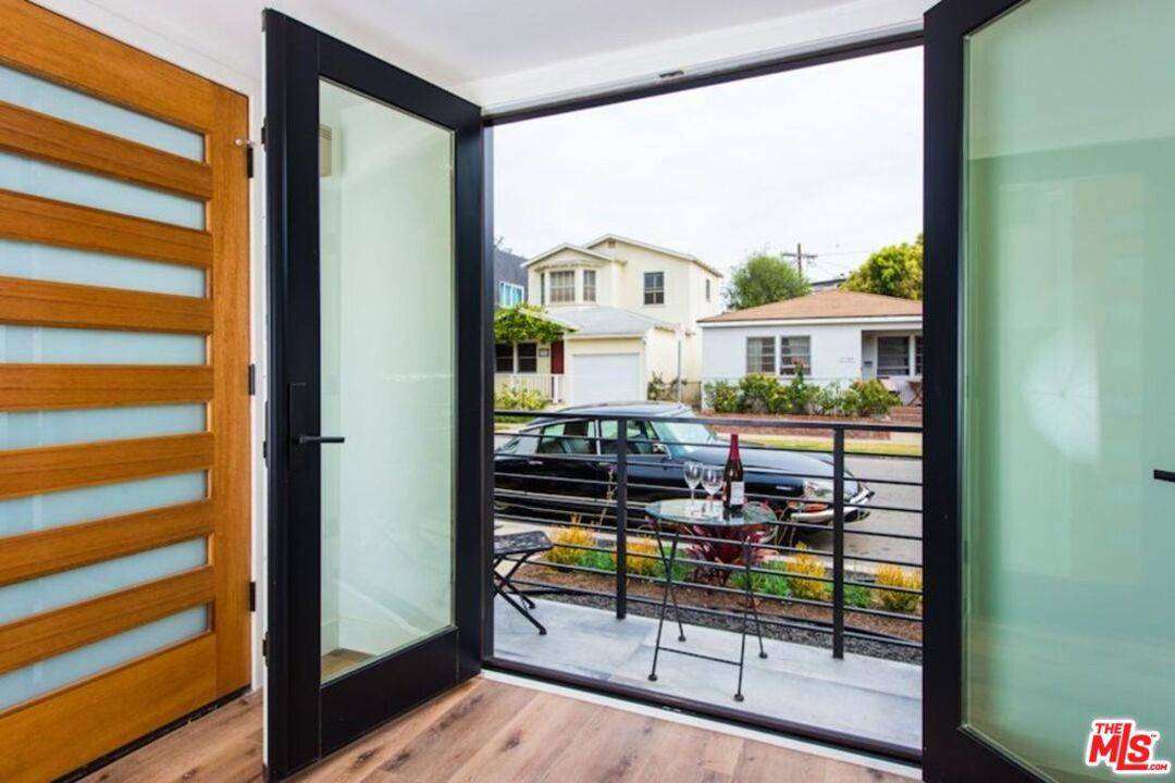 Venice, CA 90291,2341 Beach Ave