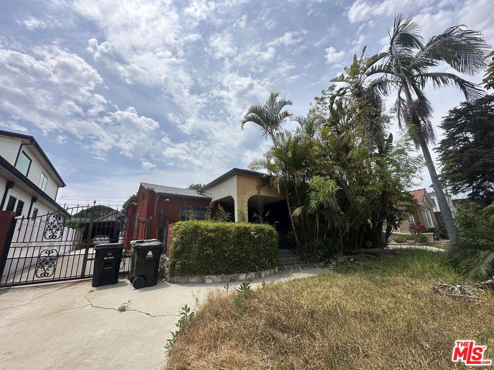 Los Angeles, CA 90004,561 N Plymouth Blvd