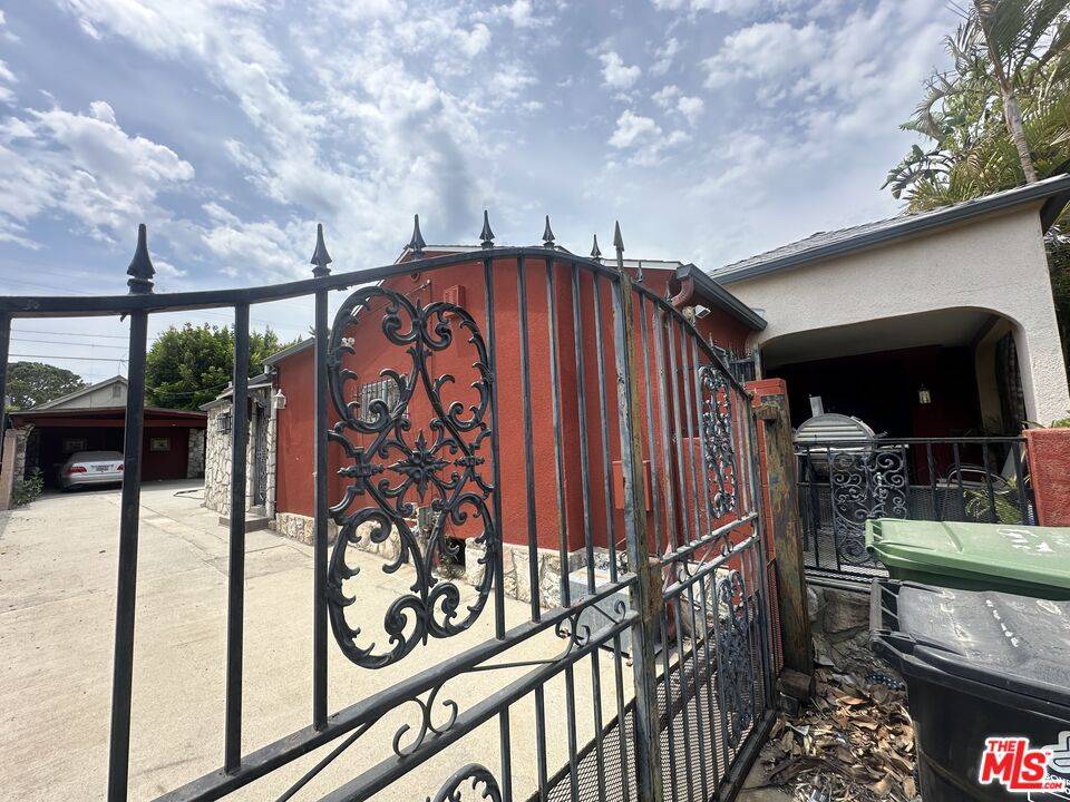 Los Angeles, CA 90004,561 N Plymouth Blvd