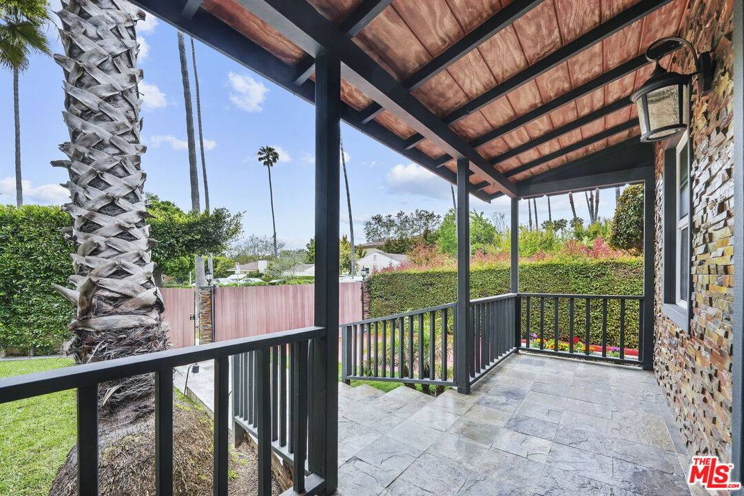 Los Angeles, CA 90049,1126 S Bundy Dr