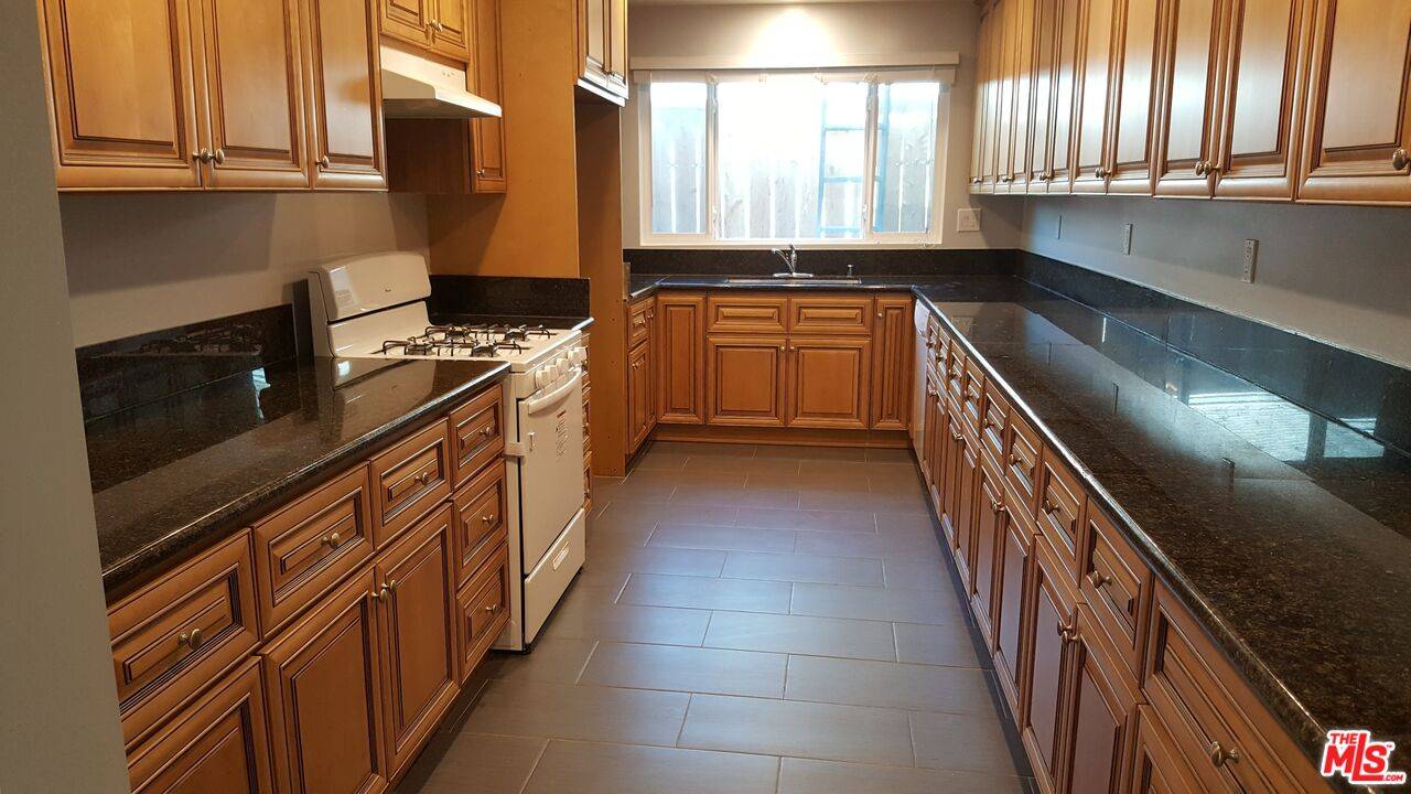 Encino, CA 91436,15746 MAGNOLIA #1/2