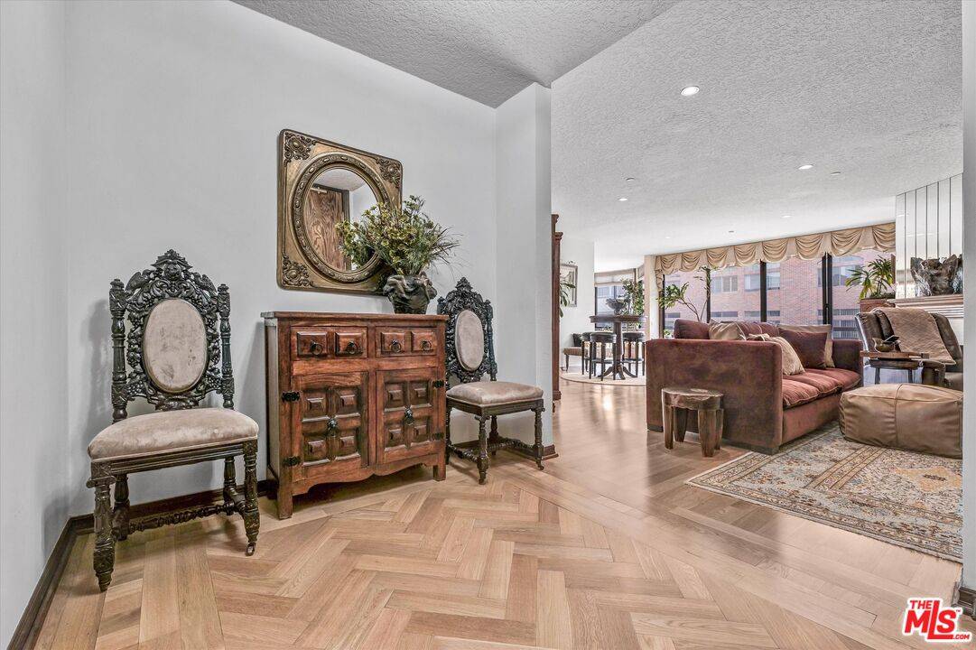 Beverly Hills, CA 90211,300 N Swall Dr #356