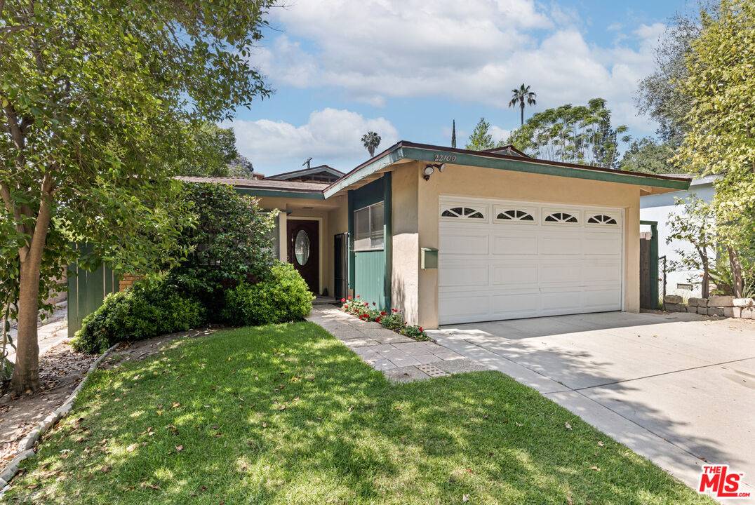 Woodland Hills, CA 91364,22100 Dumetz Rd