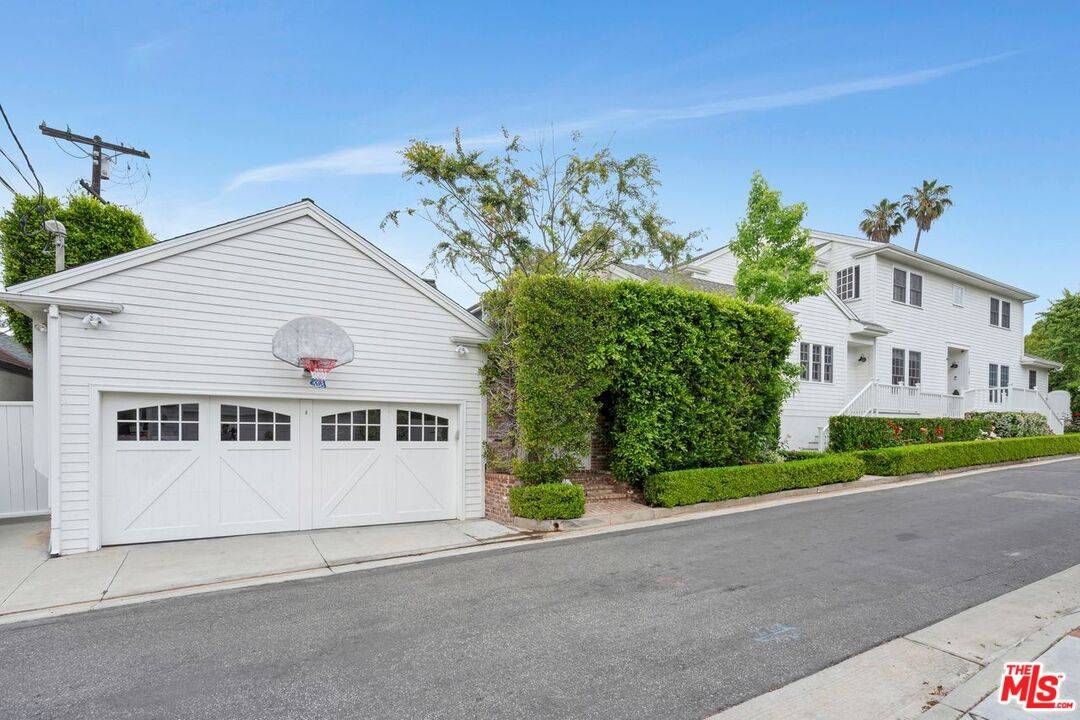 Los Angeles, CA 90049,167 S Anita Ave