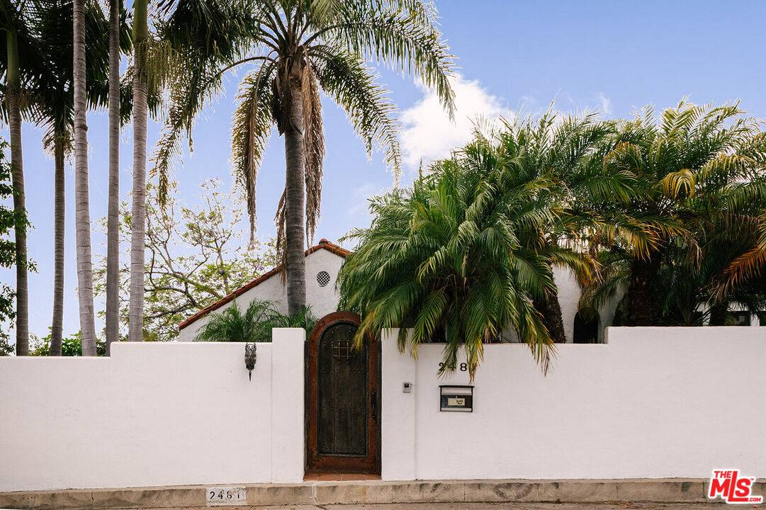 Los Angeles, CA 90068,2481 Hollyridge Dr