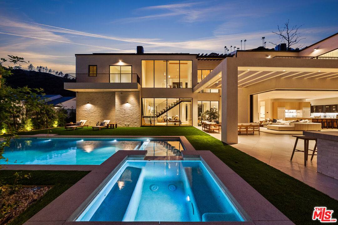 Los Angeles, CA 90077,10950 Verano Rd