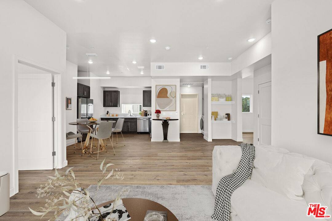 Buena Park, CA 90621,7411 Artesia Blvd #302