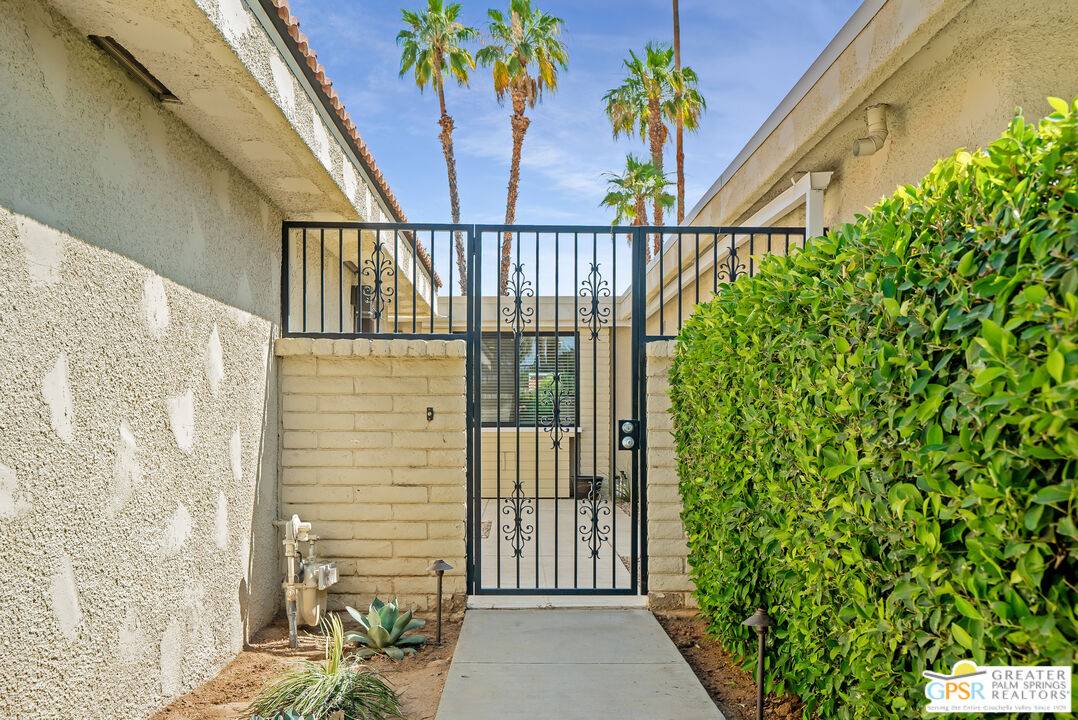 Palm Springs, CA 92264,2365 S Oakcrest Dr