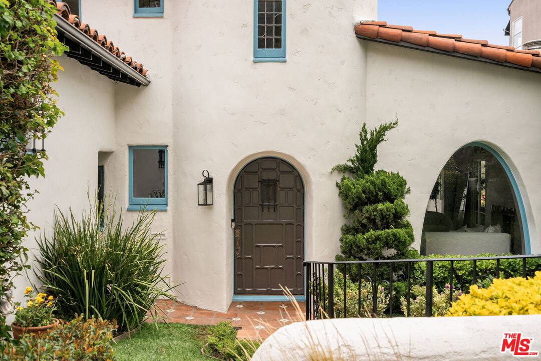 Los Angeles, CA 90027,3716 Effingham Pl