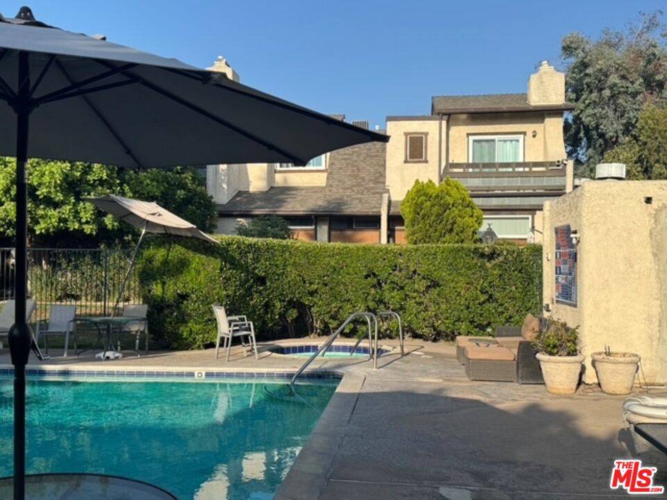 Van Nuys, CA 91405,13609 Valerio St #D