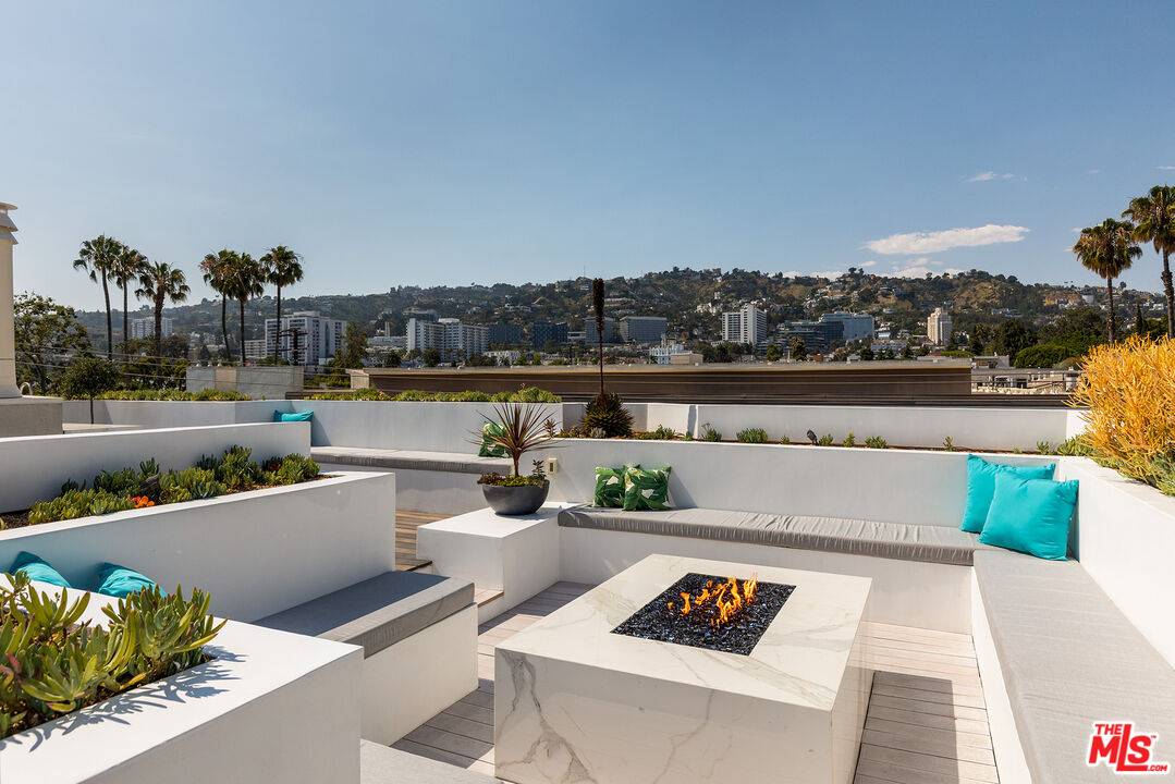 West Hollywood, CA 90069,851 N Kings Rd #PH301