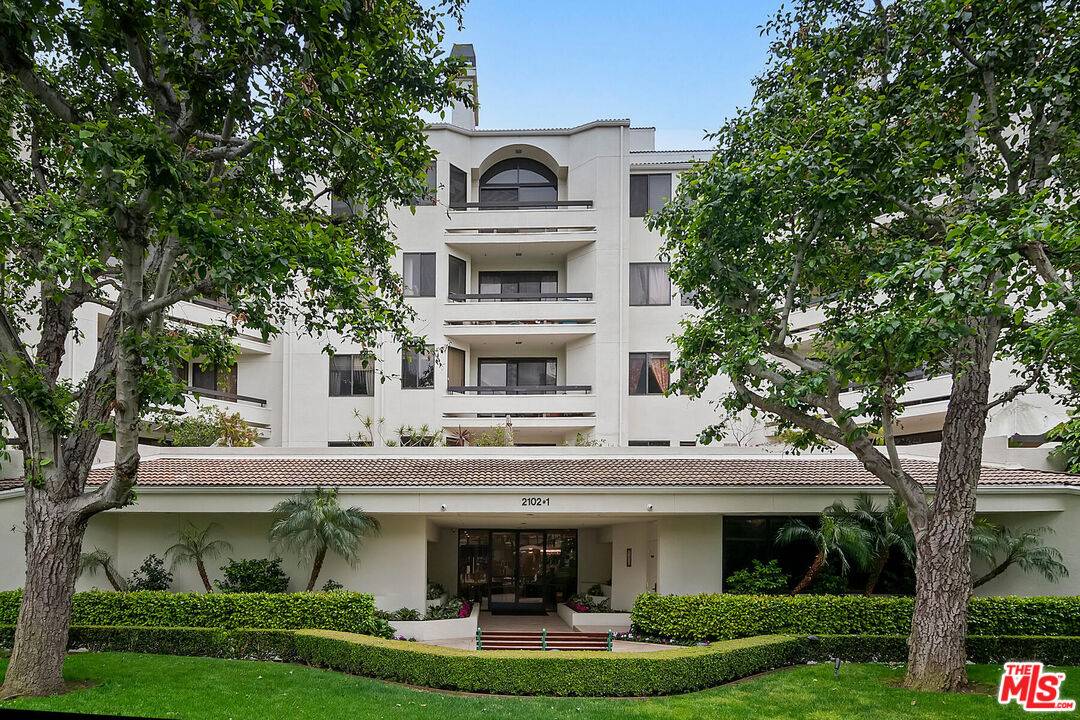 Los Angeles, CA 90067,2102 Century Park Ln #101