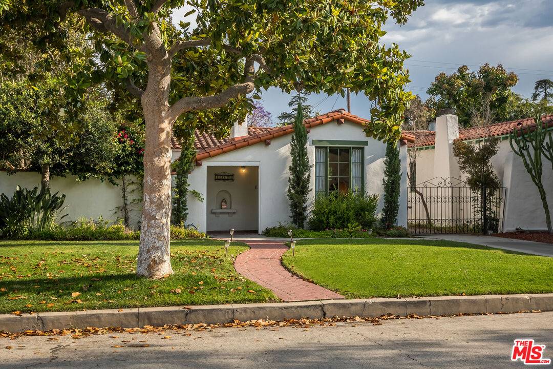 North Hollywood, CA 91602,11208 Kling St