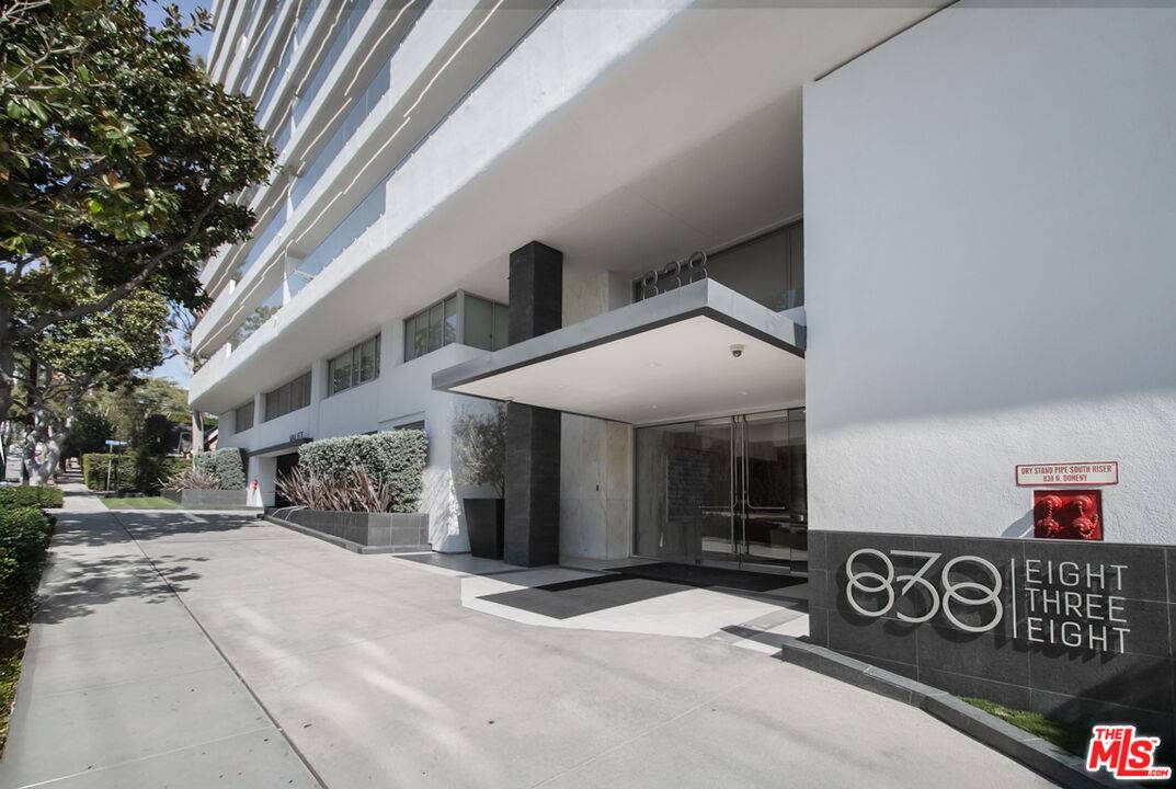 West Hollywood, CA 90069,838 N DOHENY DR #404