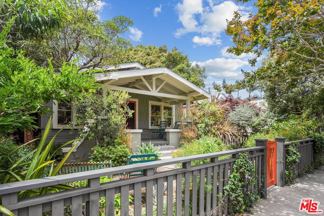 Venice, CA 90291,813 Crestmoore Pl