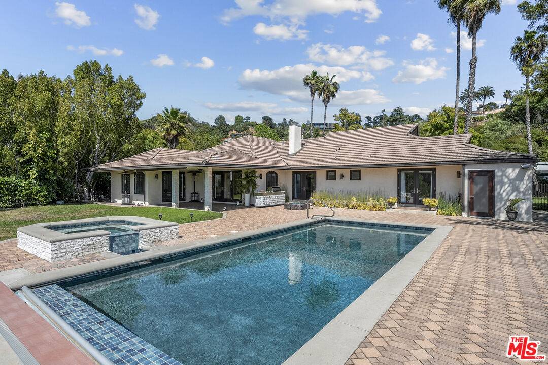 Beverly Hills, CA 90210,405 Evelyn Pl