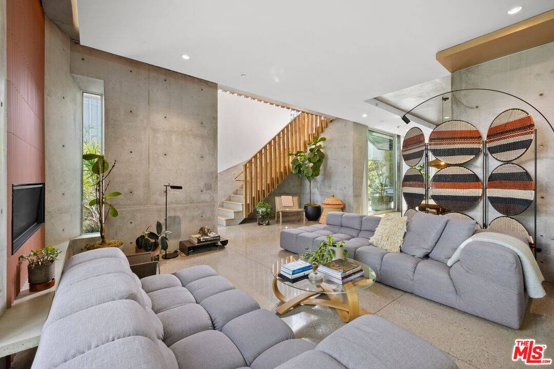 Venice, CA 90291,825 Palms Blvd