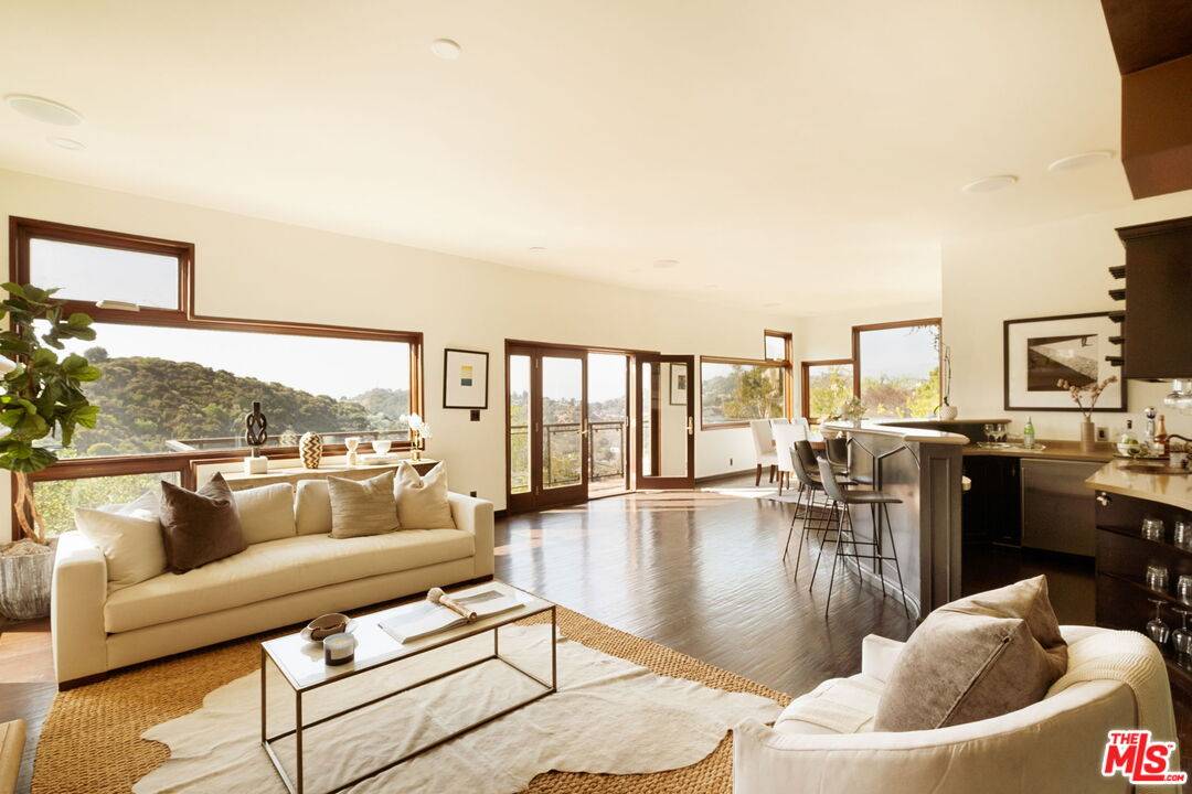 Los Angeles, CA 90046,2125 Kew Dr