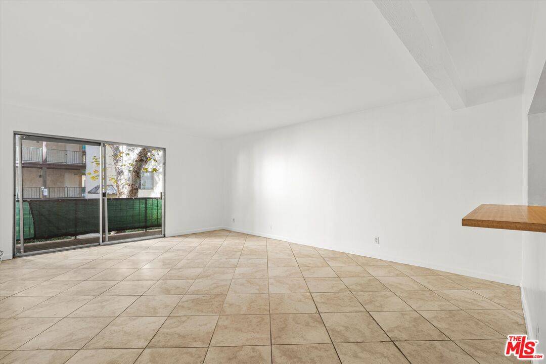 Encino, CA 91316,5460 White Oak Ave #A105