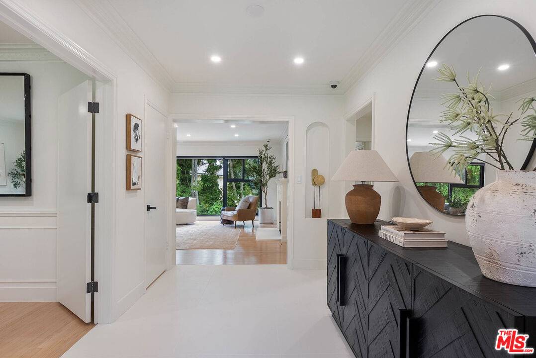 Los Angeles, CA 90049,11346 Thurston Pl
