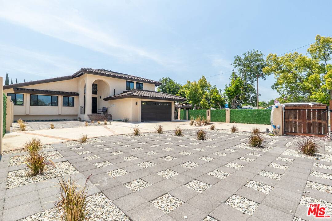 Winnetka, CA 91306,20456 Strathern St