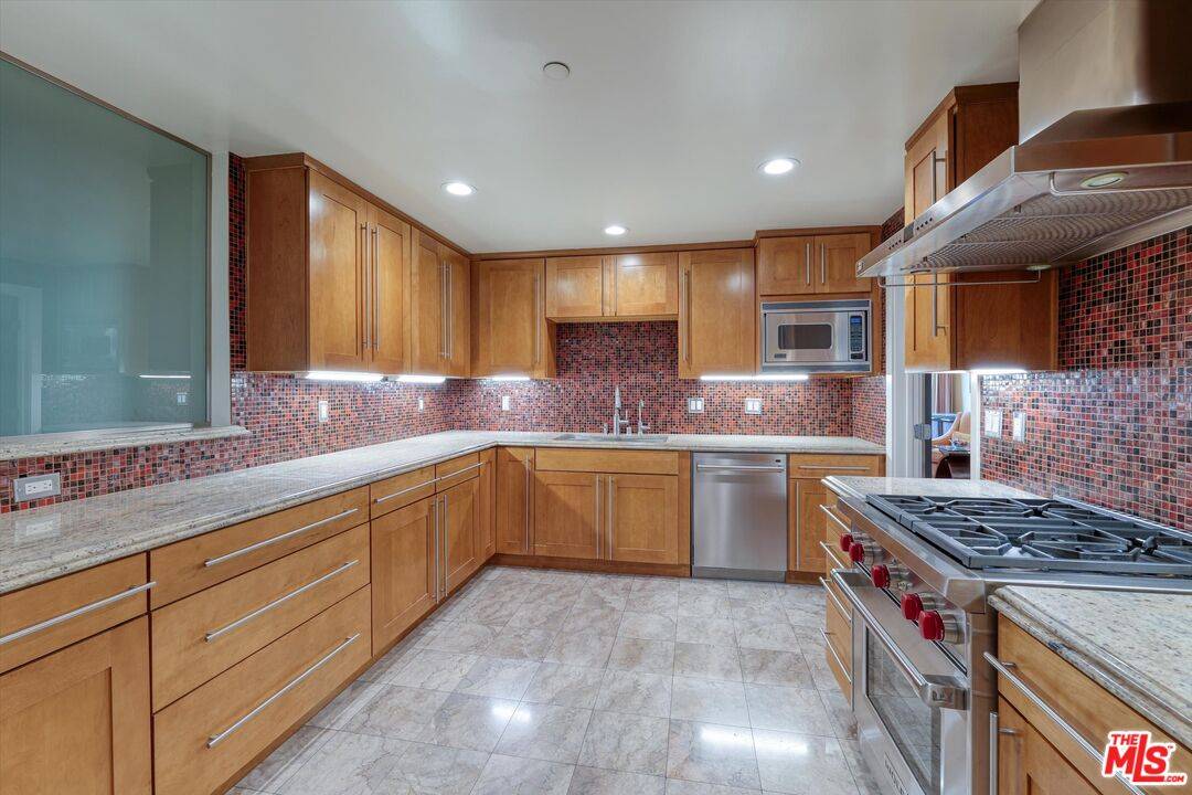 Beverly Hills, CA 90211,130 N Swall Dr #102