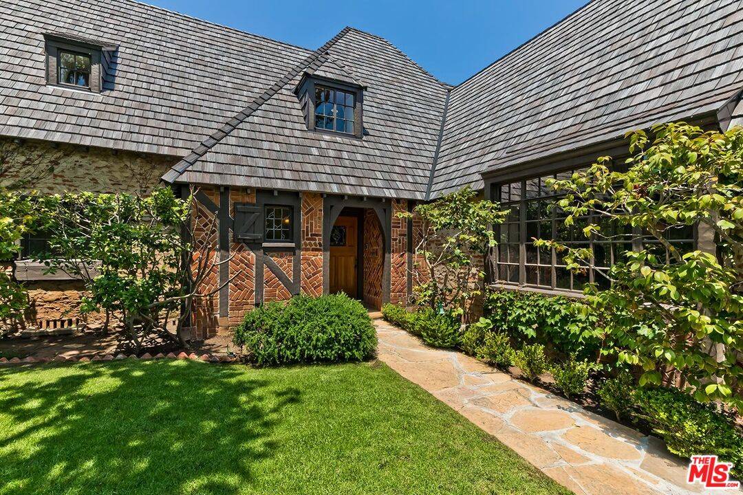 Pacific Palisades, CA 90272,13535 Lucca Dr