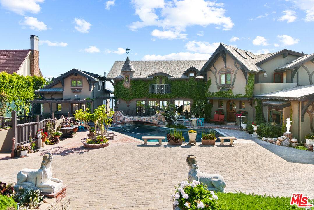 Malibu, CA 90265,7007 NW Birdview Ave