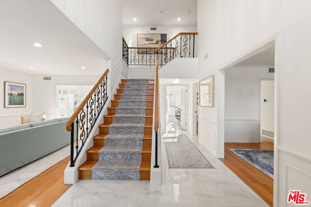 Encino, CA 91436,16979 Encino Hills Dr