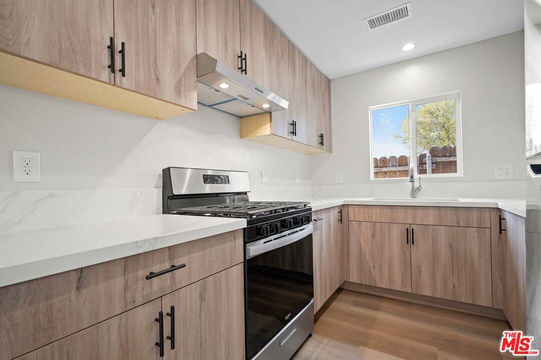 East Pasadena, CA 91104,1561 East Elizabeth Street