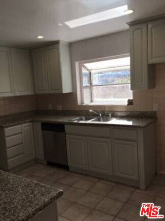 North Hollywood, CA 91605,12157 Hart St