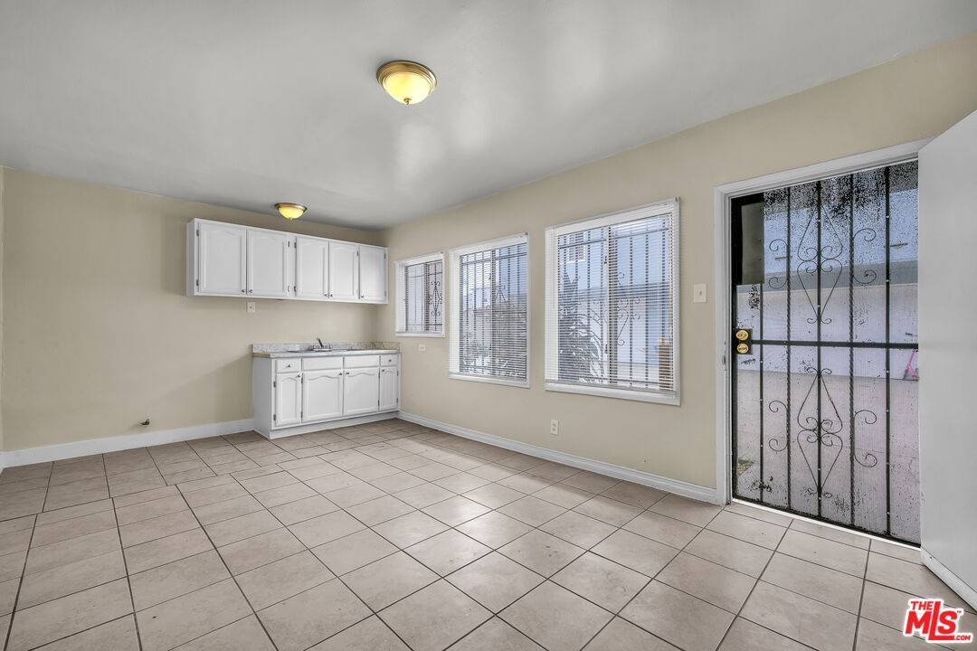 Inglewood, CA 90301,522 E Kelso St ##5