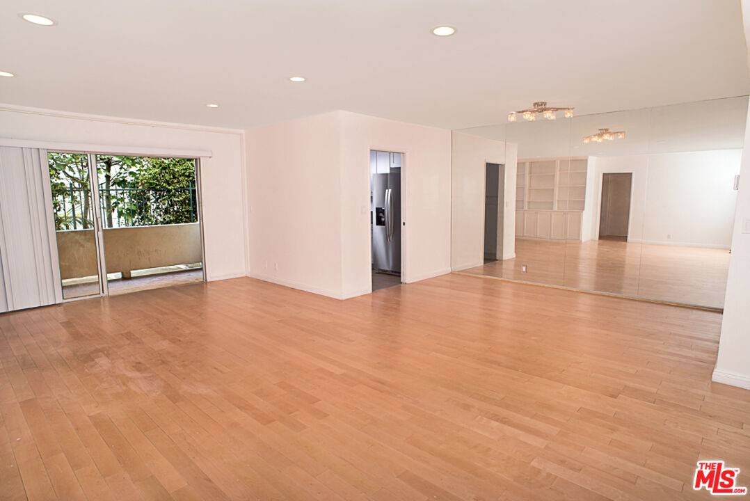 Beverly Hills, CA 90210,416 N Oakhurst DR #103