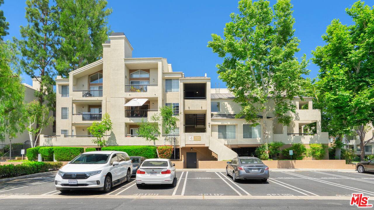 Woodland Hills, CA 91367,5500 Owensmouth Ave #217
