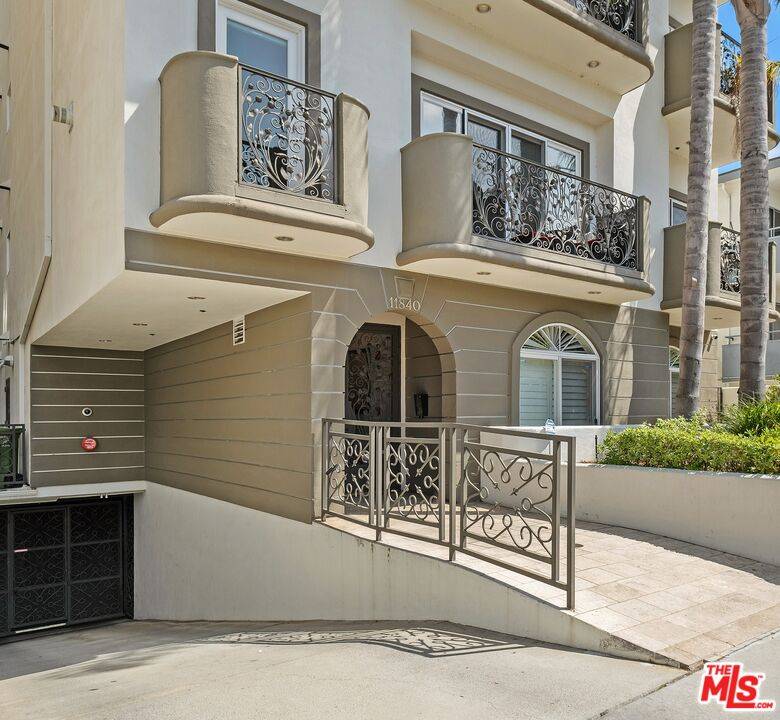 Los Angeles, CA 90049,11840 Dorothy St #202