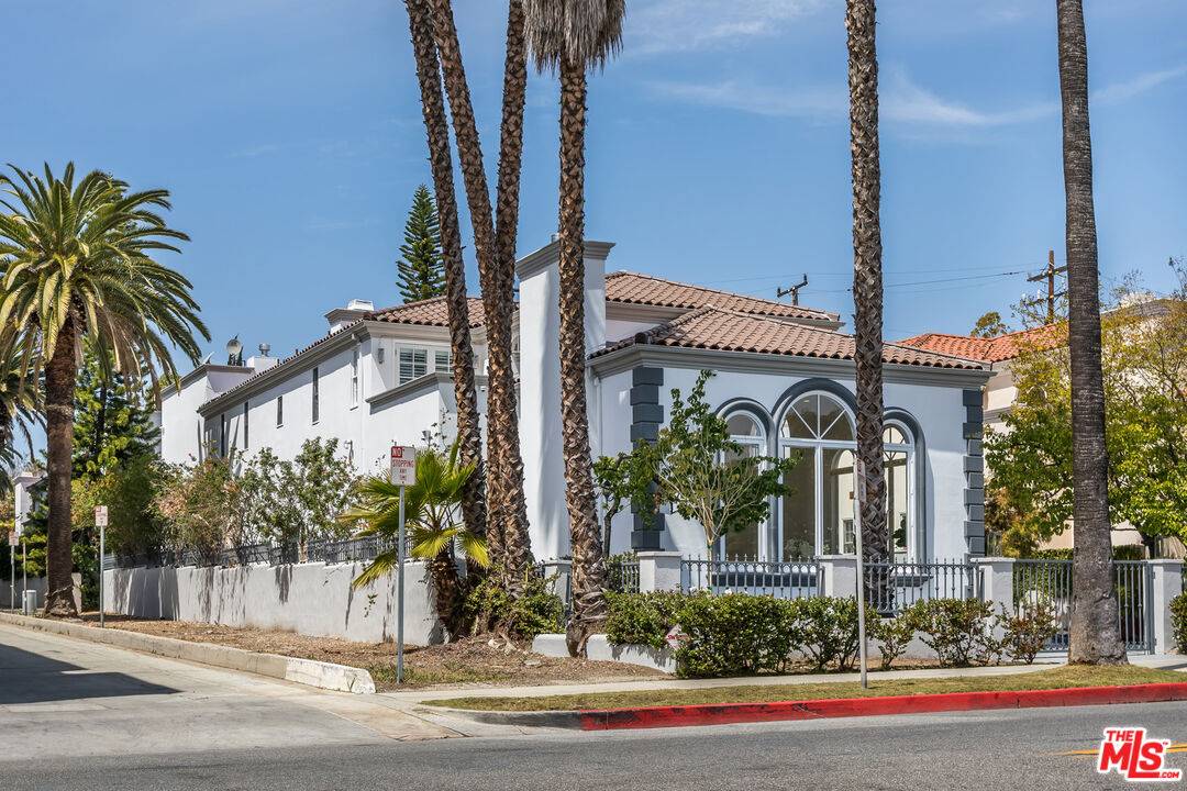 Beverly Hills, CA 90211,107 N Doheny Dr