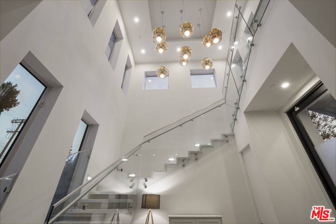 Los Angeles, CA 90004,310 N Lucerne Blvd