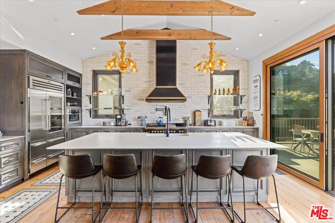 Topanga, CA 90290,2373 Tuna Canyon Rd