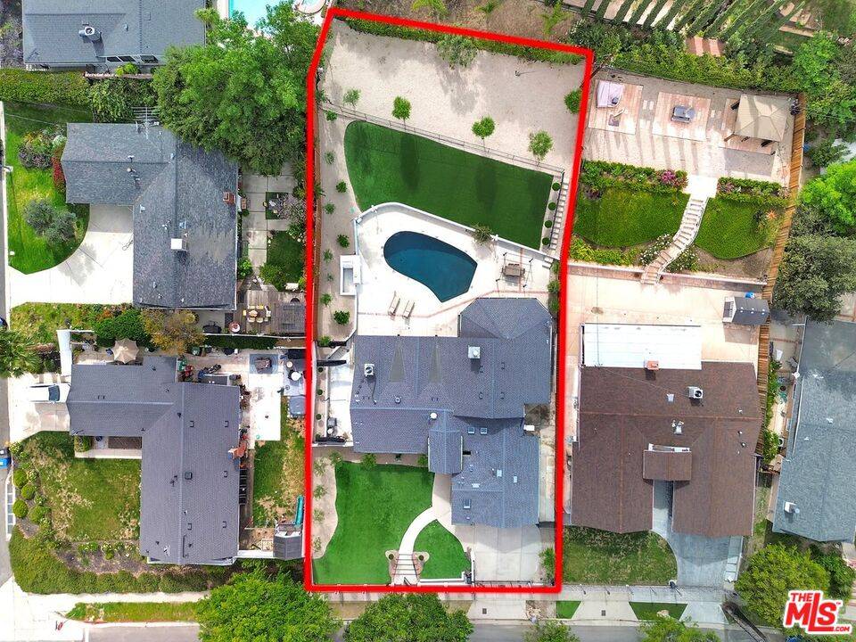 Woodland Hills, CA 91367,5715 Oso Ave