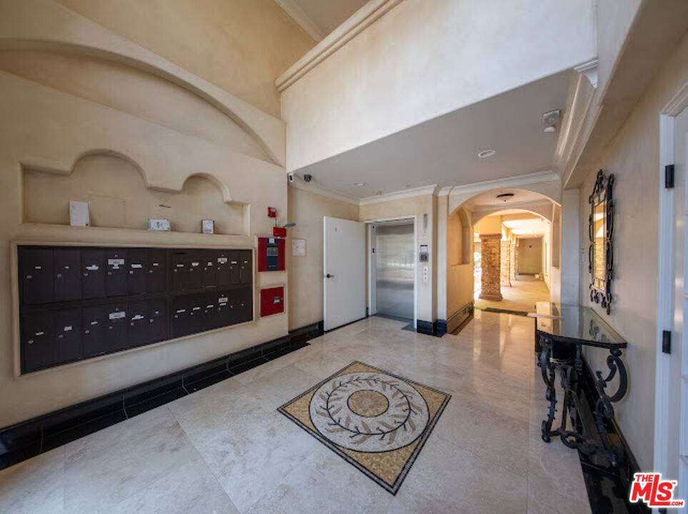 Studio City, CA 91604,12026 Hoffman St #204