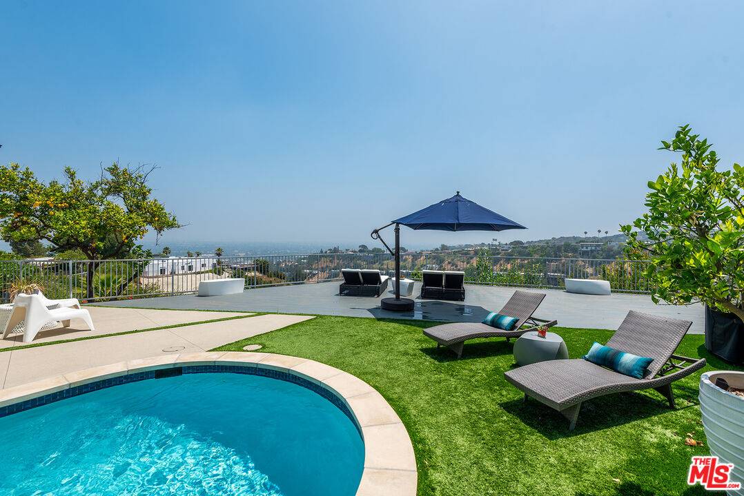 Sherman Oaks, CA 91403,14652 Deervale Pl