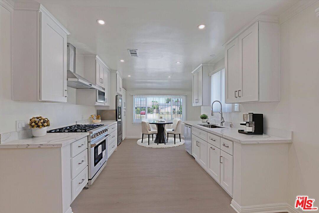 Van Nuys, CA 91405,7026 Colbath Ave