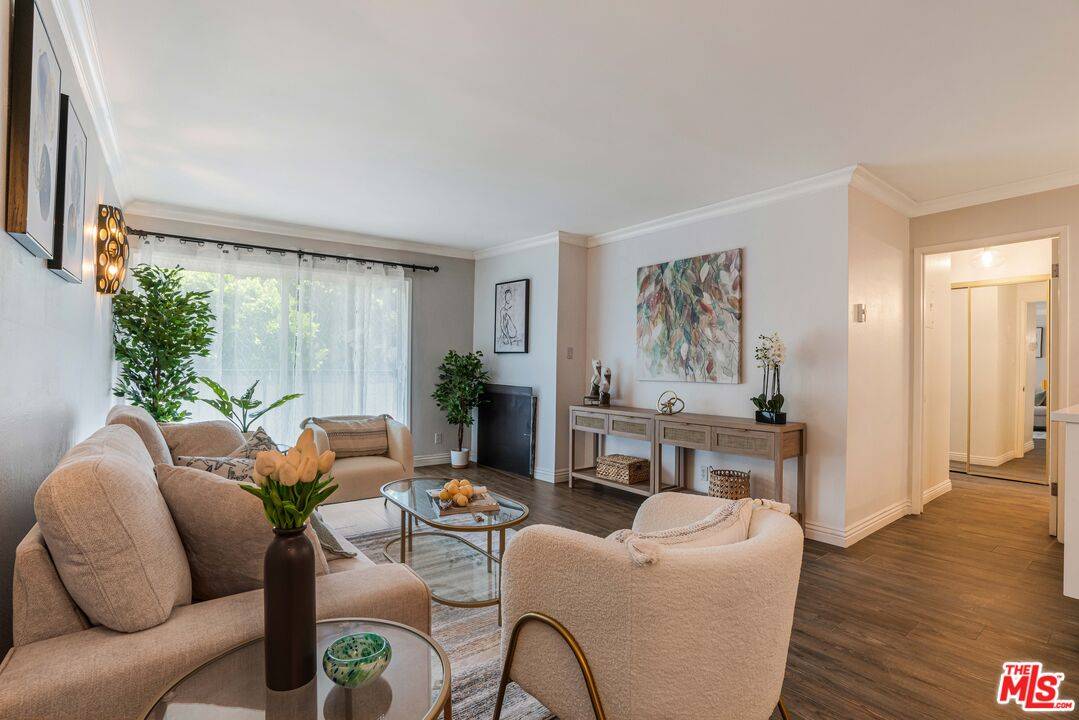 Playa Del Rey, CA 90293,8163 Redlands St #19