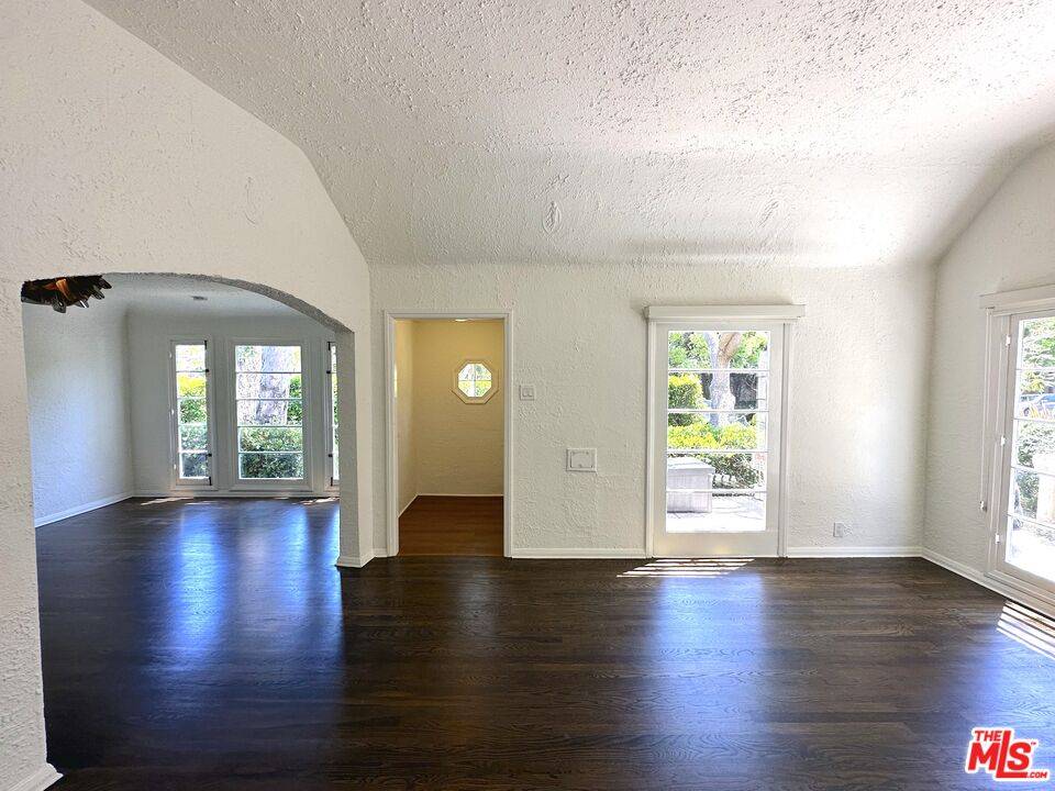 West Hollywood, CA 90048,9019 Rosewood Ave