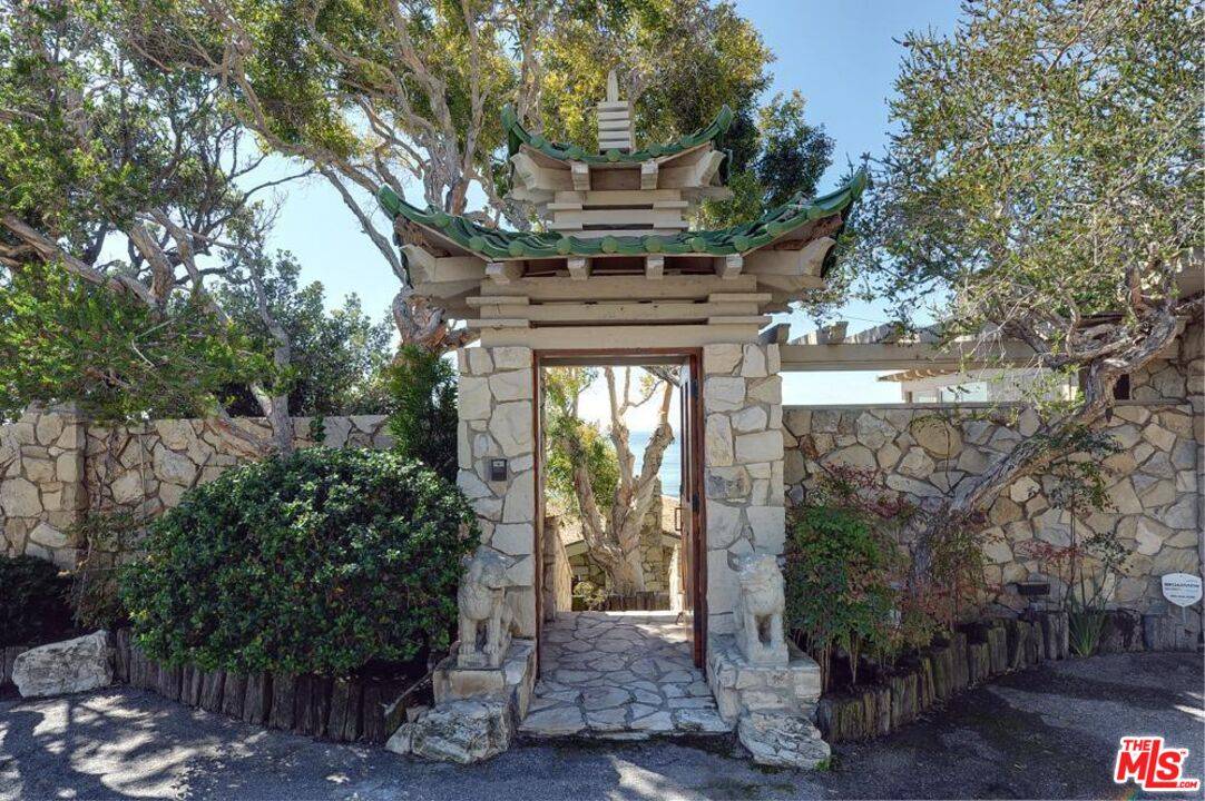 Malibu, CA 90265,18842 Pacific Coast Hwy