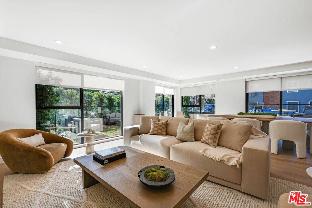 Beverly Hills, CA 90210,350 N Palm Dr #401