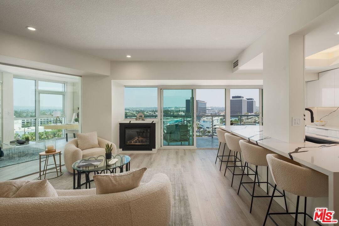 Marina Del Rey, CA 90292,13600 Marina Pointe Dr #906