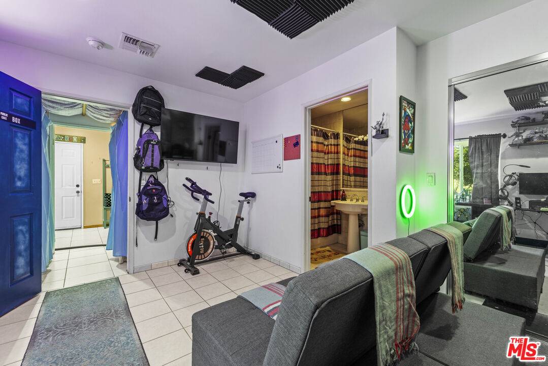Chatsworth, CA 91311,21683 Wo He Lo Trl