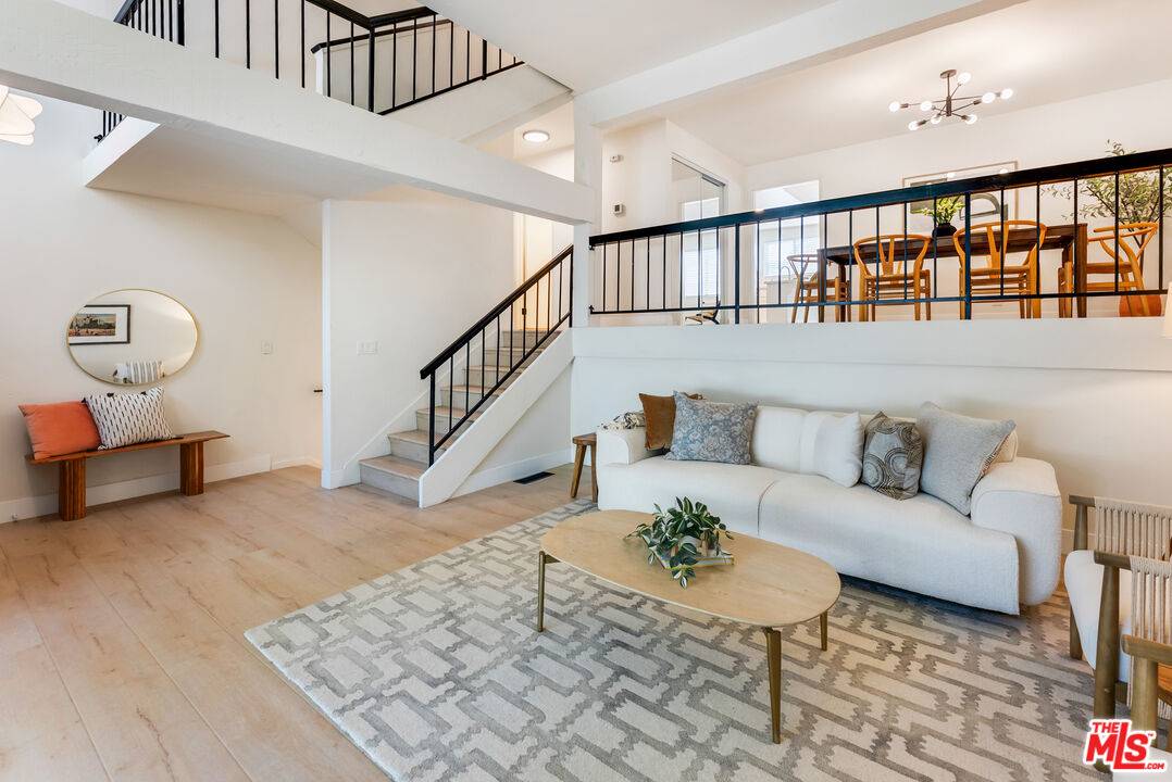 Woodland Hills, CA 91367,21515 Erwin St #3