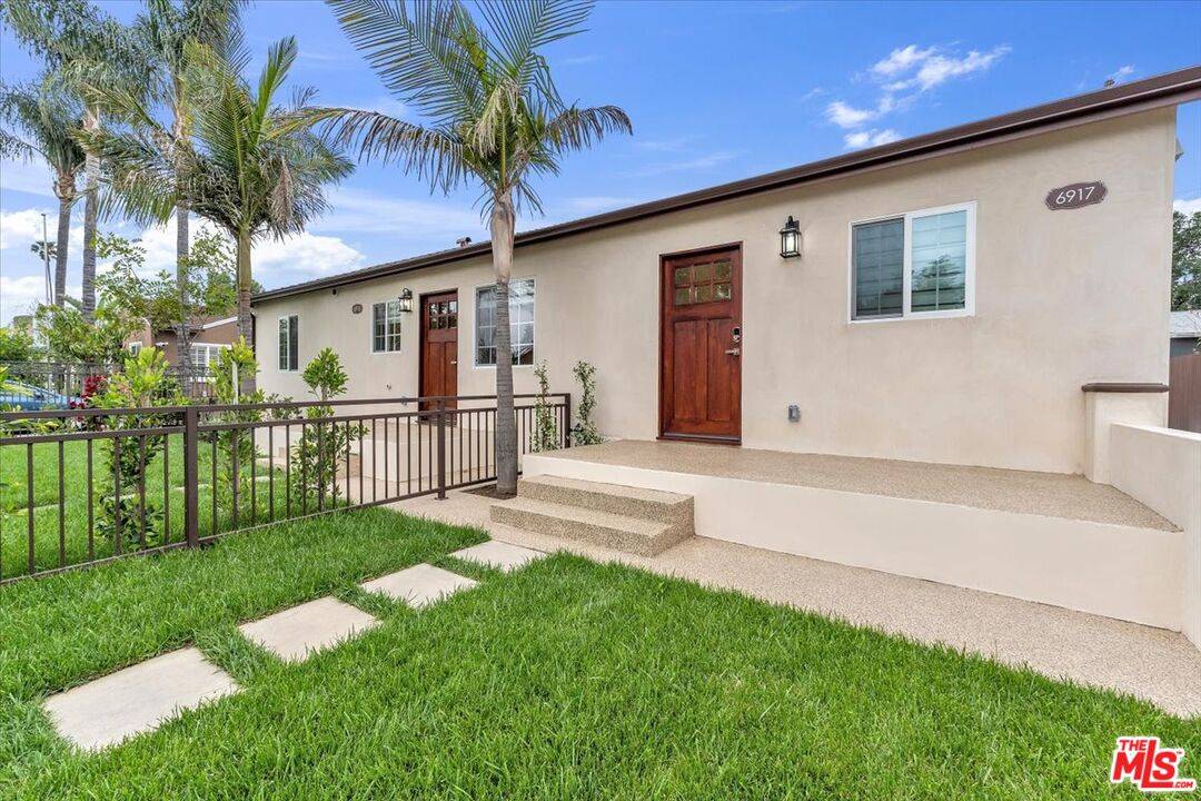 Lake Balboa, CA 91406,6917 Encino Ave